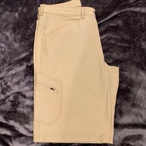 Patagonia beige men’s shorts, size 36. Like new.